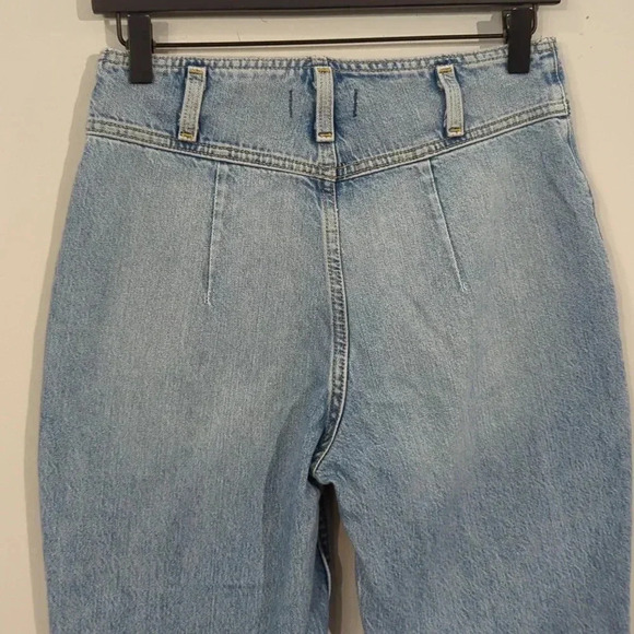 A&F Mom Jean size 2 Light Wash - Picture 6 of 13